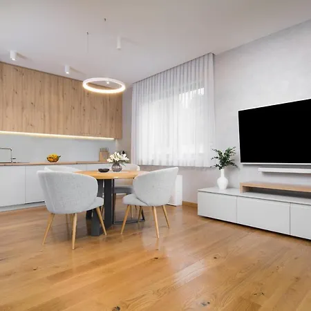 Ena, Luxury * Οπατία