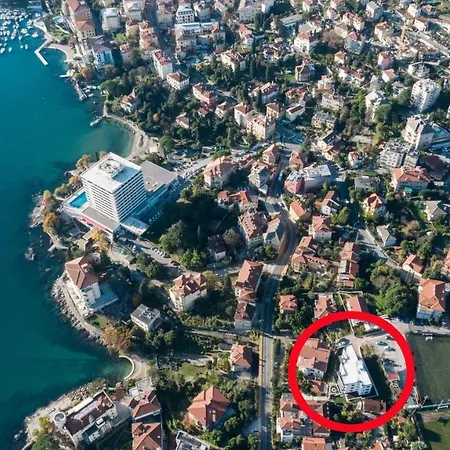 Ena, Luxury Apartman