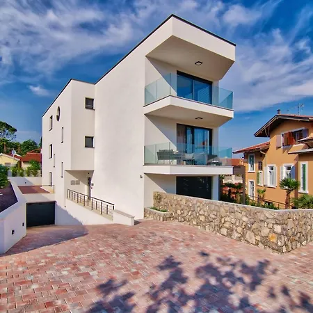 Ena, Luxury Appartement *