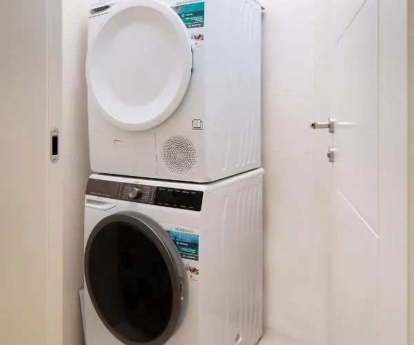 Ena, Luxury 奥帕提亚