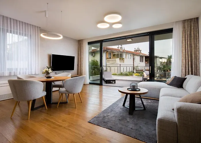 Ena, Luxury * 奥帕提亚